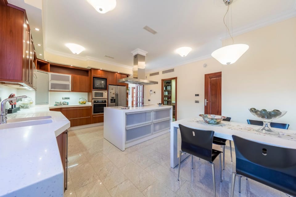 Kitchen or kitchenette, Dining area, dishwasher, oven, stove