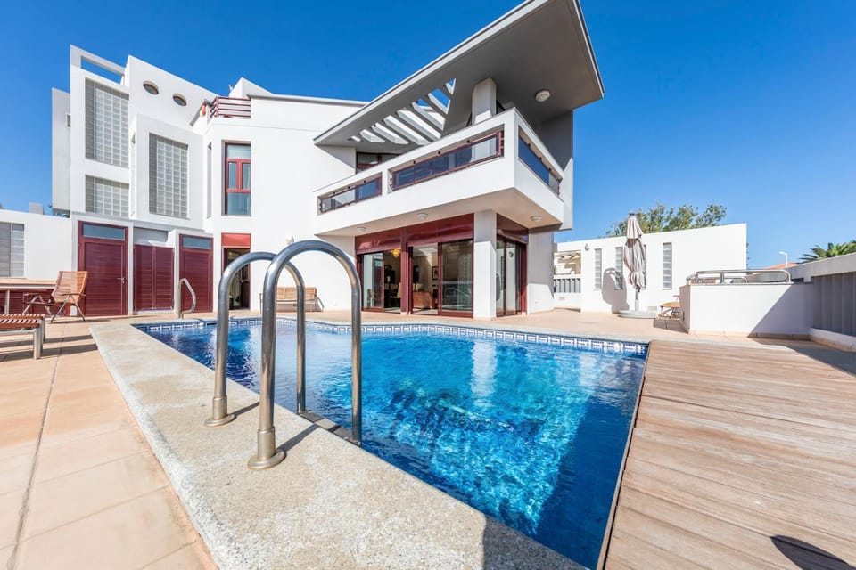 Property building, Pool view, Swimming pool, sunbed