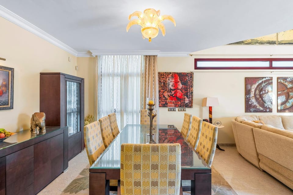 Living room, Dining area