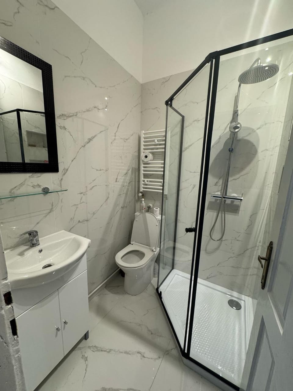 Shower, Toilet, Bathroom, towels