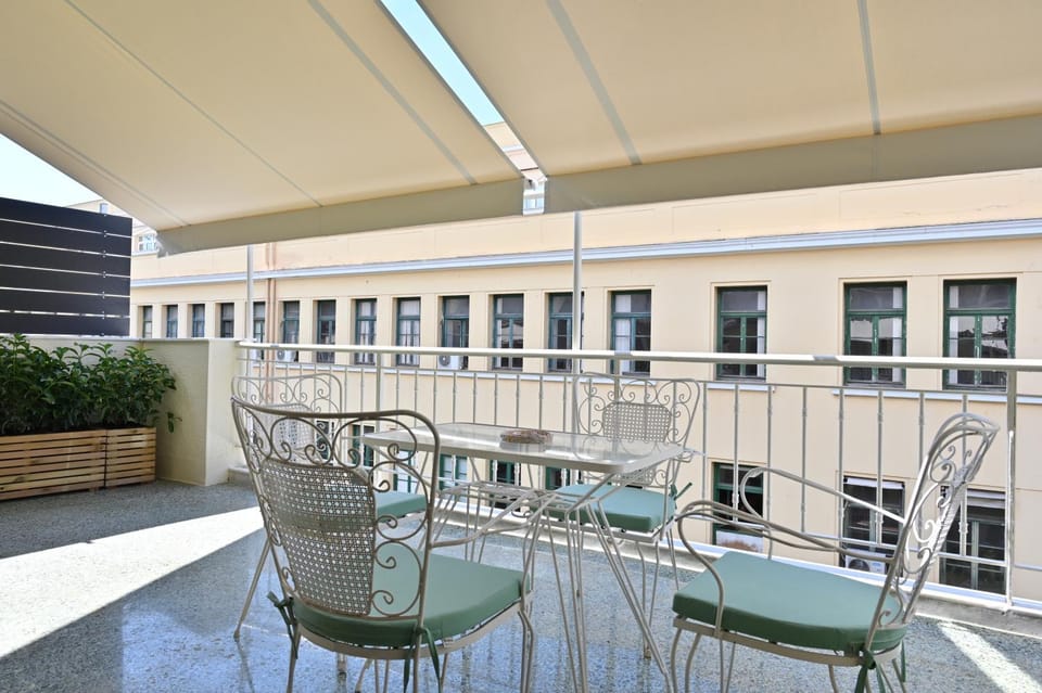 Pristine 3 bedroom Luxury Sanctuary! Apartment in Athens