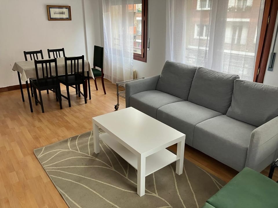 VT , Acogedora en barrio tranquilo con garaje Apartment in Bilbao