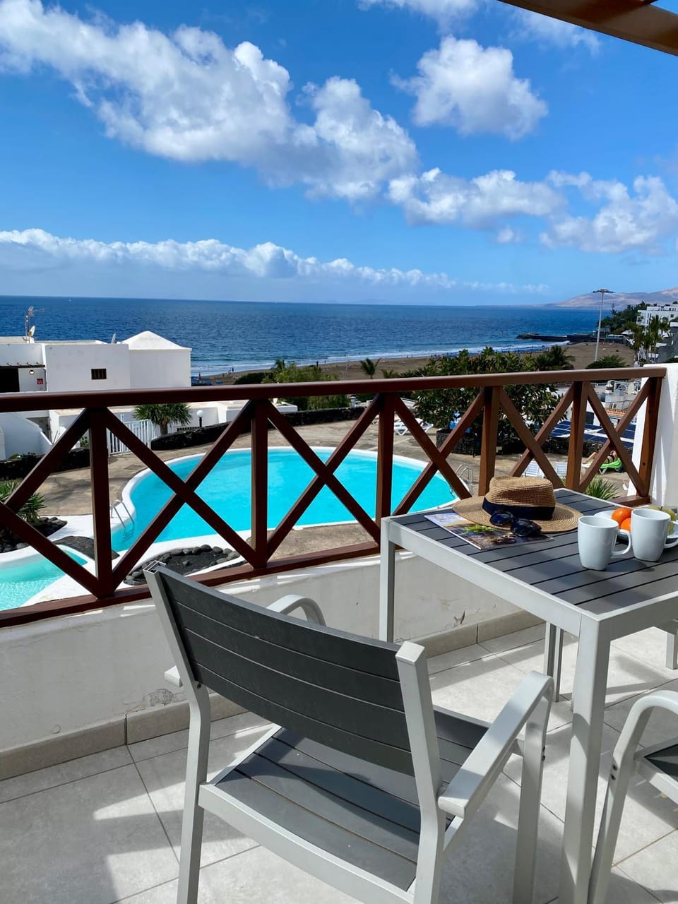 Photo of the whole room, Sea view, Swimming pool