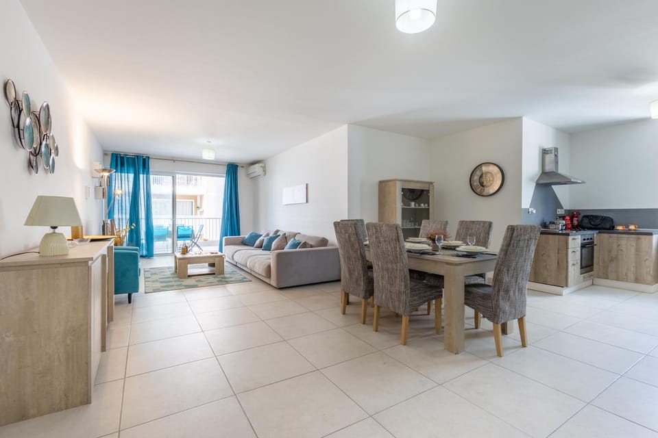 Living room, Seating area, Dining area