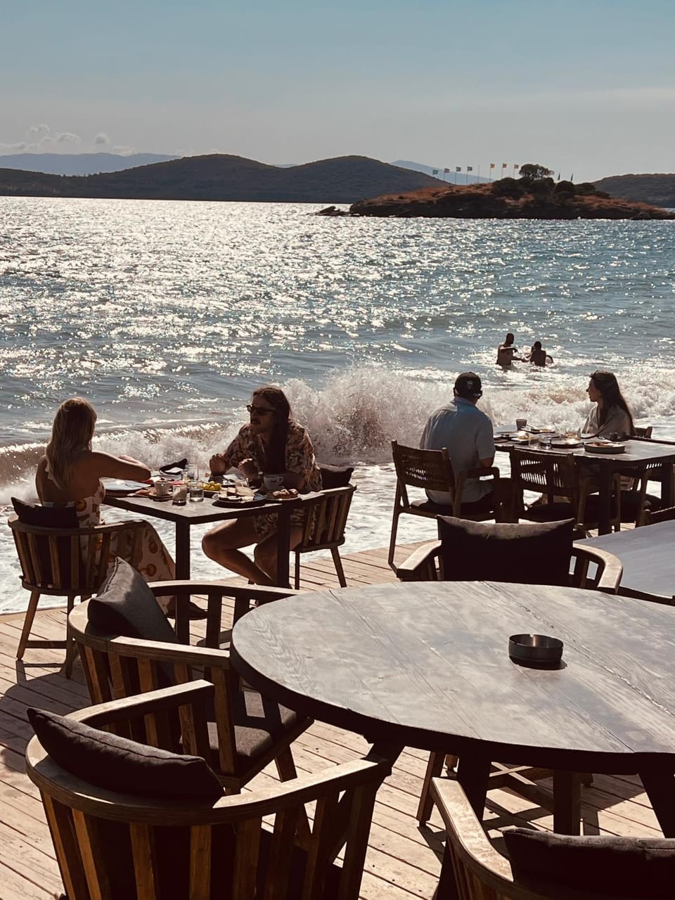 Restaurant/places to eat, Beach