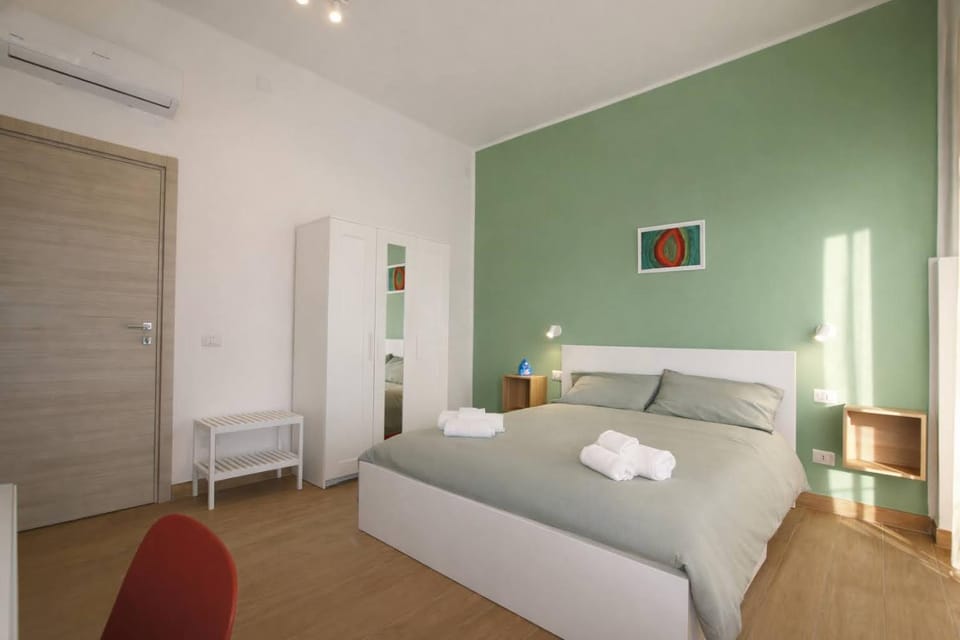 Bed, Photo of the whole room, Bedroom, locker, towels, wardrobe, air conditioner
