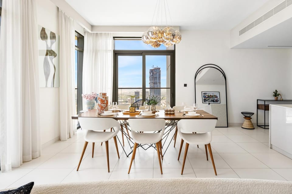 Kitchen or kitchenette, Seating area, Dining area