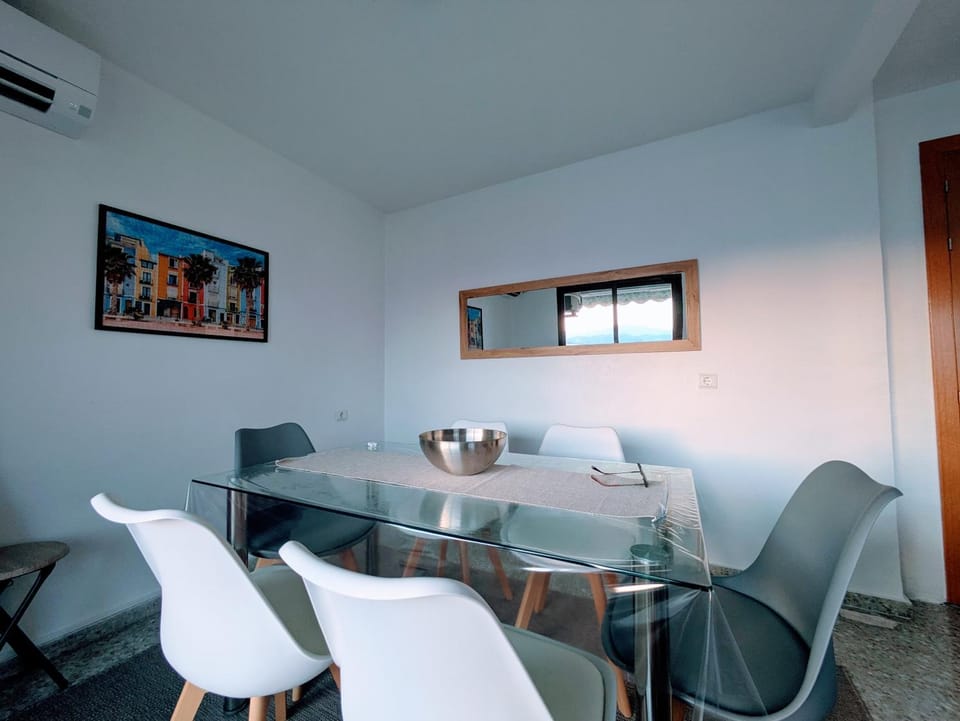 Seating area, Dining area, City view, Mountain view, air conditioner