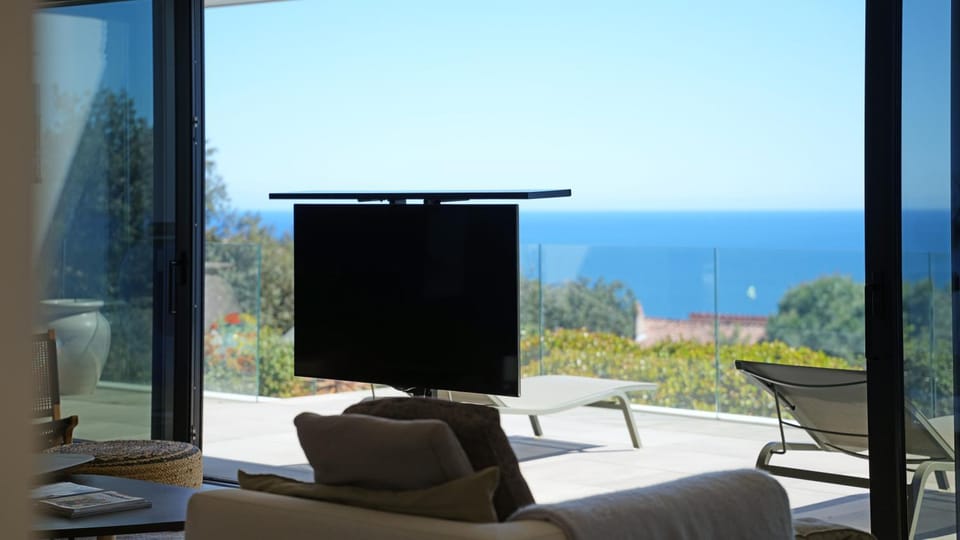 Communal lounge/ TV room, Natural landscape, View (from property/room), Balcony/Terrace, Living room, Evening entertainment, Sea view