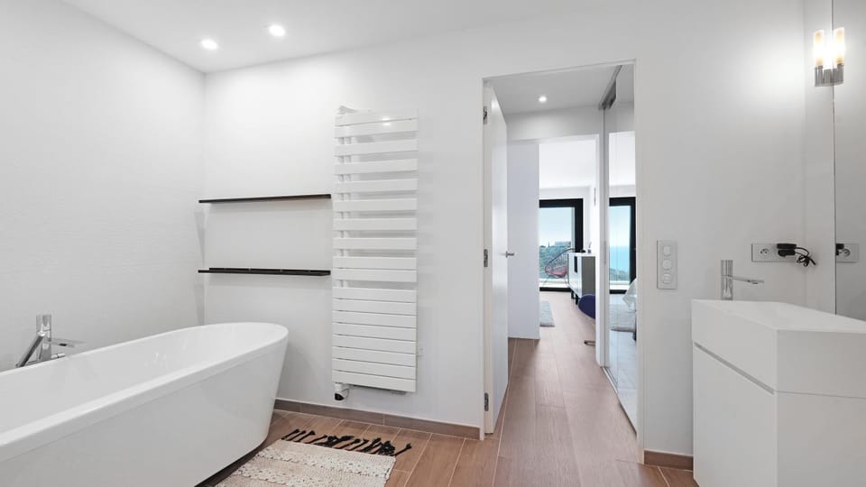 Bathroom, Bath