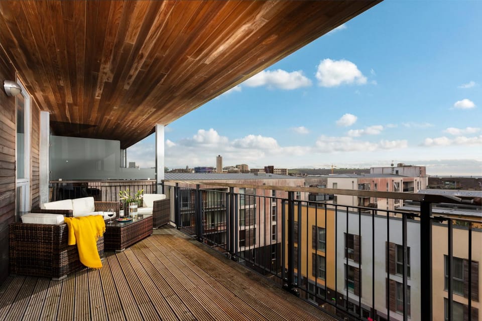 Property building, View (from property/room), Balcony/Terrace