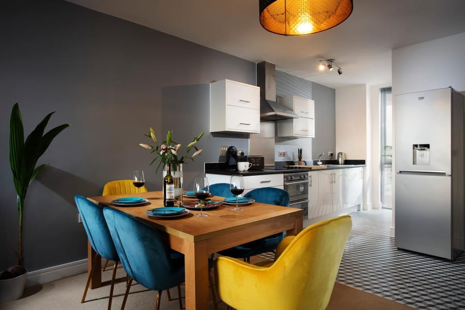 Kitchen or kitchenette, Seating area, Dining area, oven, stove