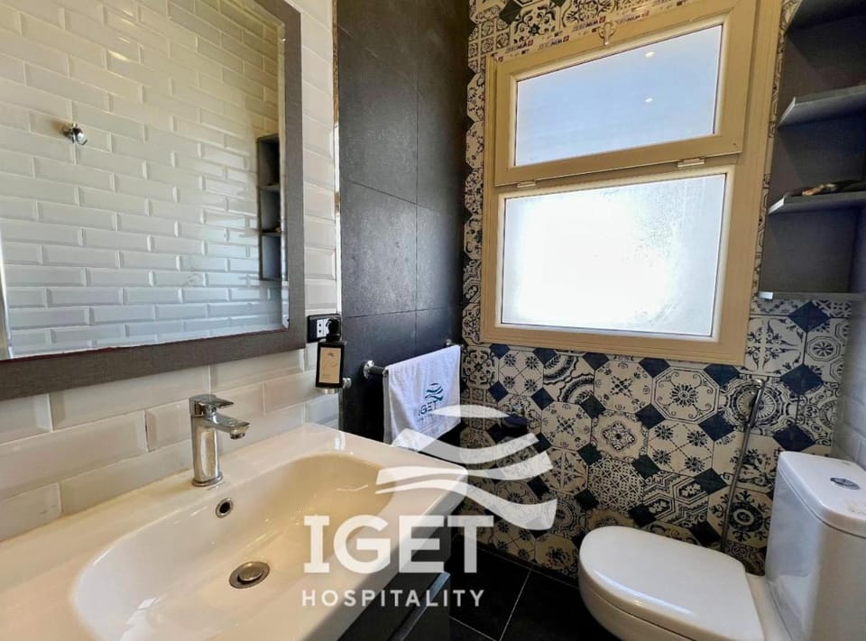 upper chalet with roof in hacienda bay جنيور شاليه فى هاسيندا باى بروف exh5 Chalet in Egypt