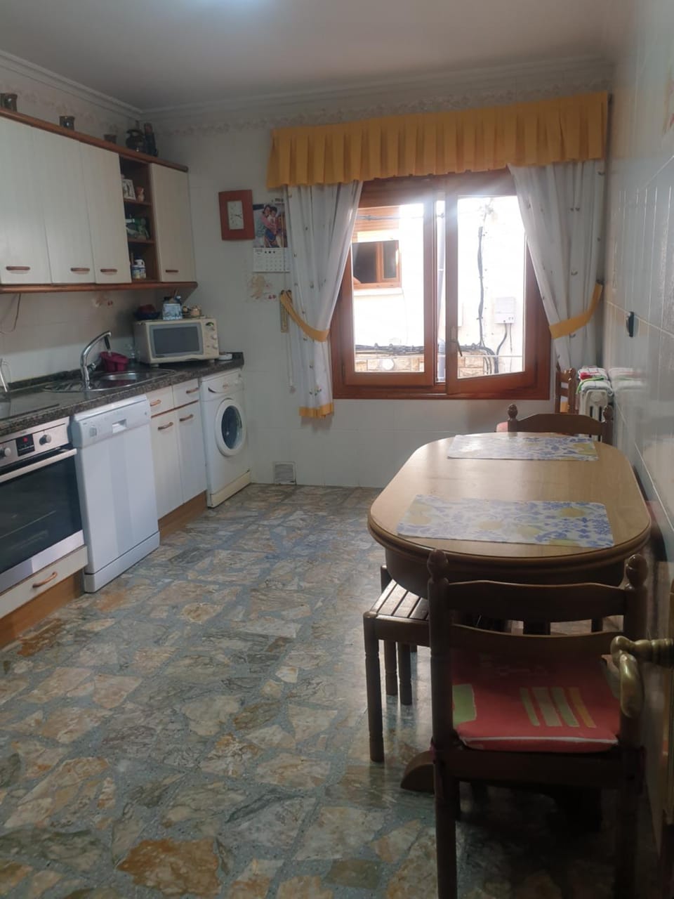 Kitchen or kitchenette, Dining area, dishwasher, oven, pet friendly, stove, washing machine