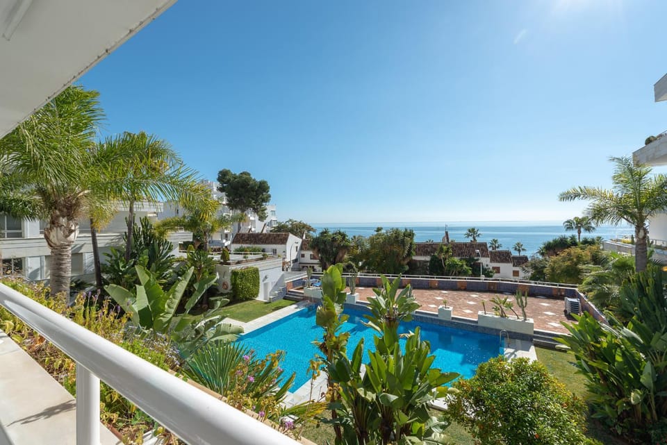 Off site, Garden, Swimming pool