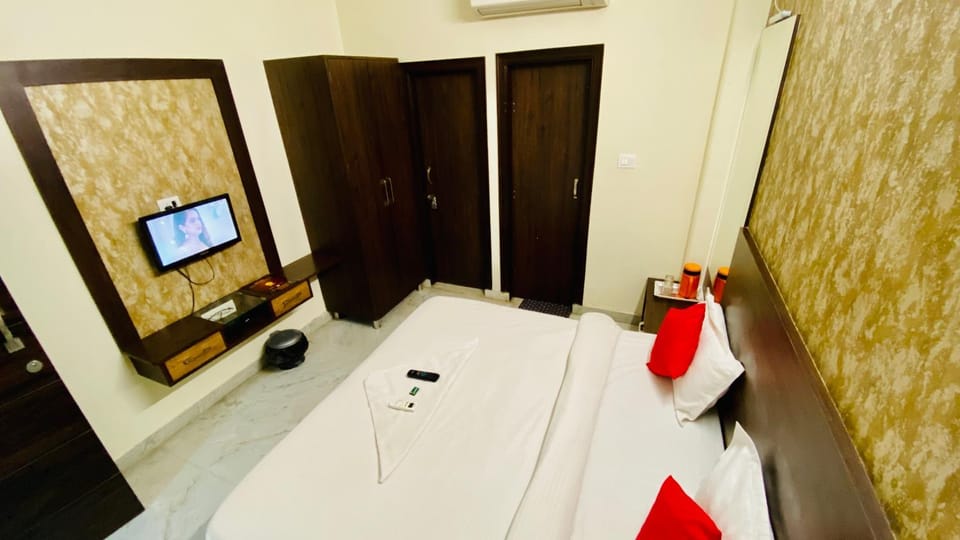 Communal lounge/ TV room, Bed, Bathroom, TV and multimedia, Photo of the whole room, Bedroom, towels