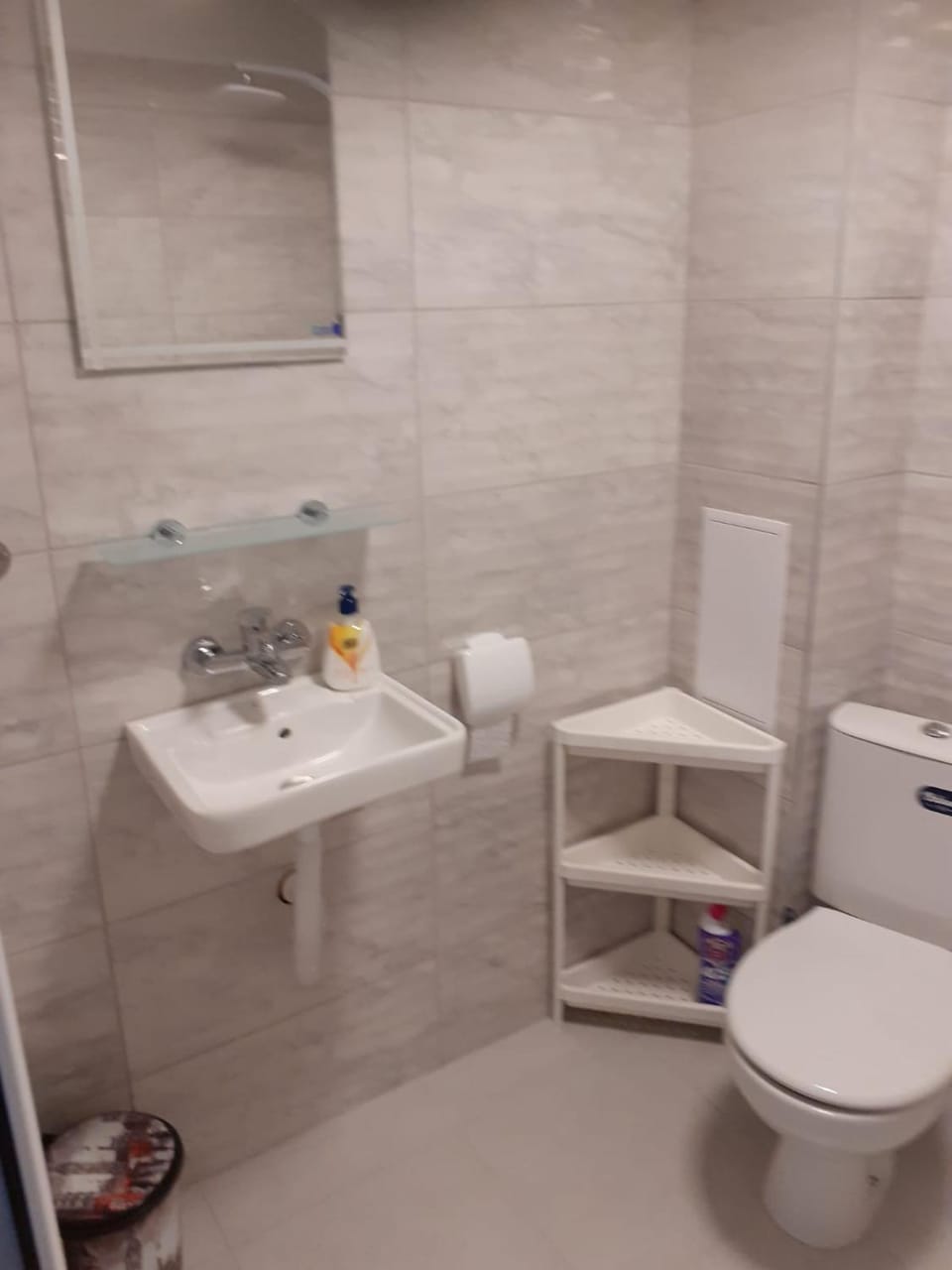 Shower, Toilet