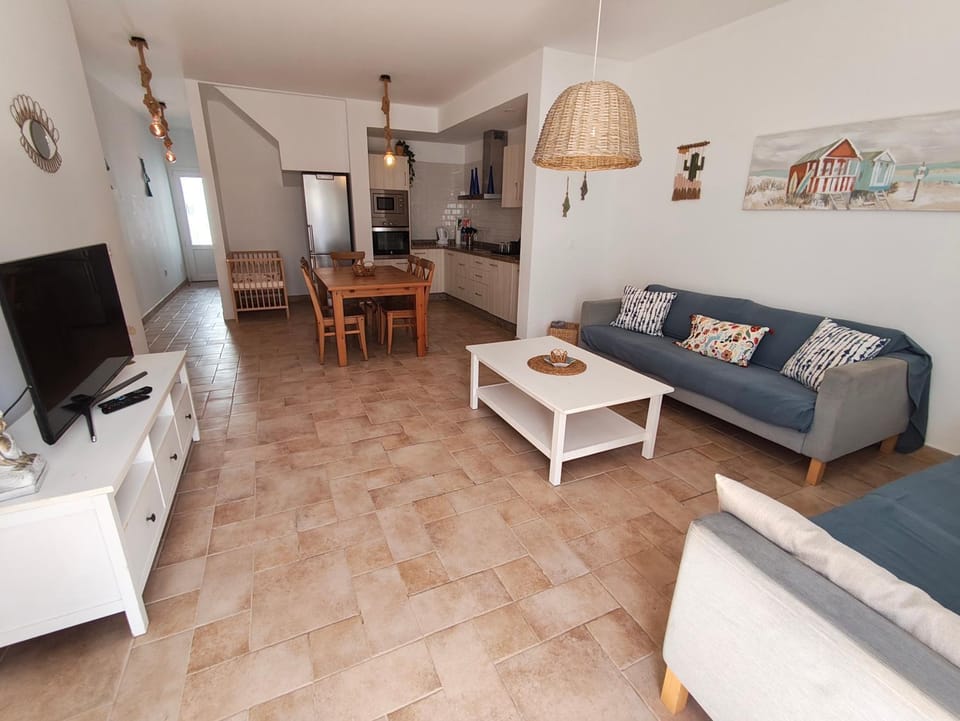 Communal lounge/ TV room, Kitchen or kitchenette, Living room, Seating area, Dining area