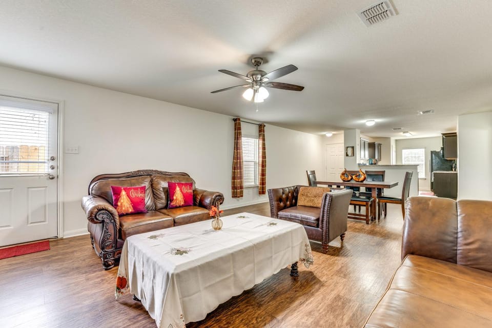 13 Mi to Lackland AFB San Antonio Home! House in San Antonio