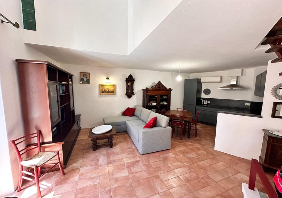 Kitchen or kitchenette, Living room, Seating area, Dining area, oven, stove