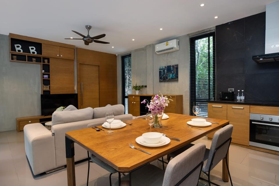Living room, Dining area
