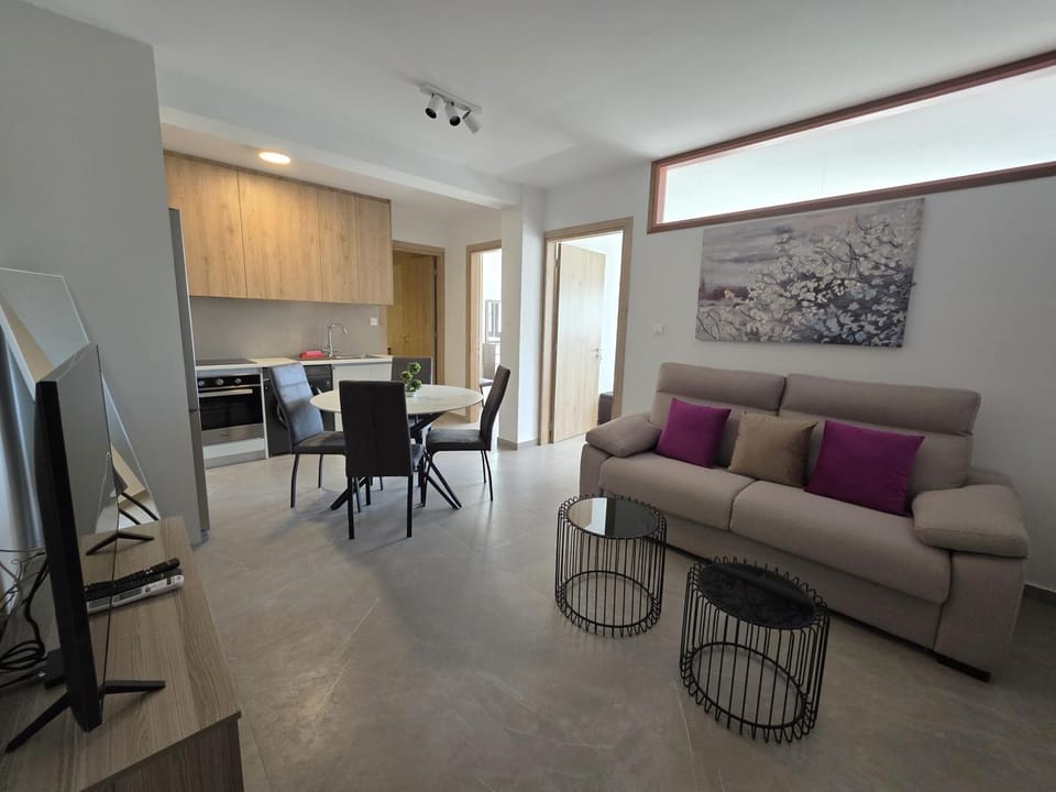 Communal lounge/ TV room, TV and multimedia, Kitchen or kitchenette, Living room, Seating area, Dining area