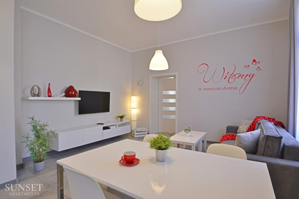 TV and multimedia, Kitchen or kitchenette, Living room, Seating area, Evening entertainment