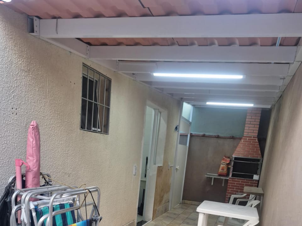 Apartamento na praia 2 qt com quintal e churrasqueira Apartment in Itanhaém