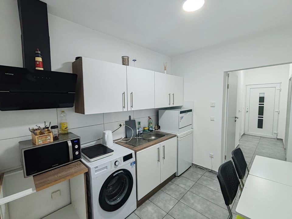 Kitchen or kitchenette, Kitchen or kitchenette