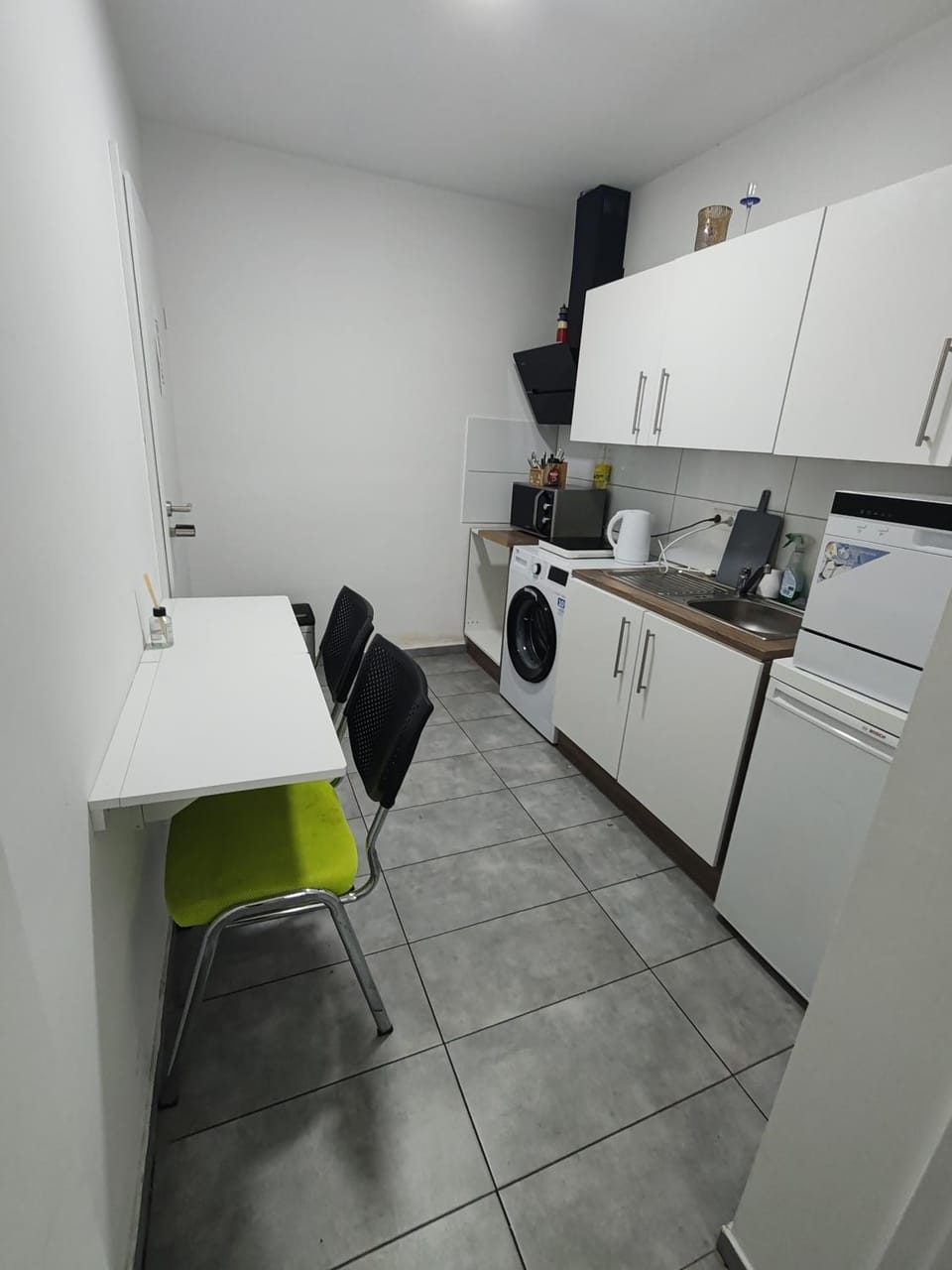 Kitchen or kitchenette, Kitchen or kitchenette, dishwasher, microwave, oven, washing machine