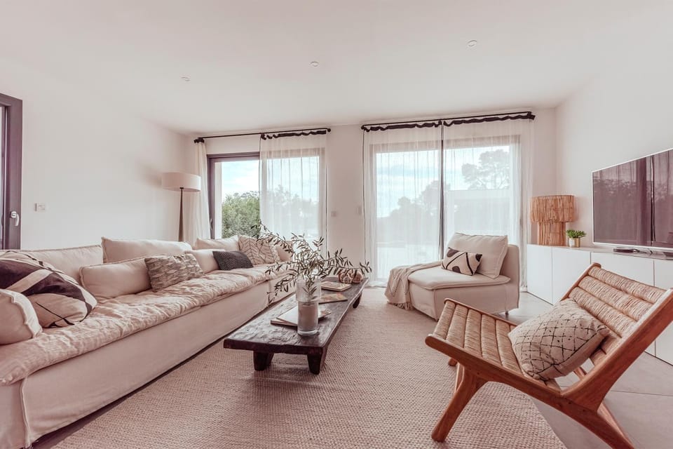 Communal lounge/ TV room, Living room, Seating area