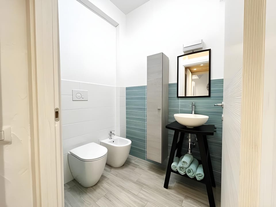 Toilet, Bathroom, bidet, towels