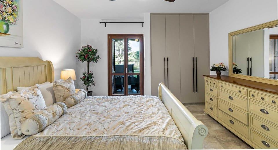 Patio, Bed, Floor plan, Bedroom
