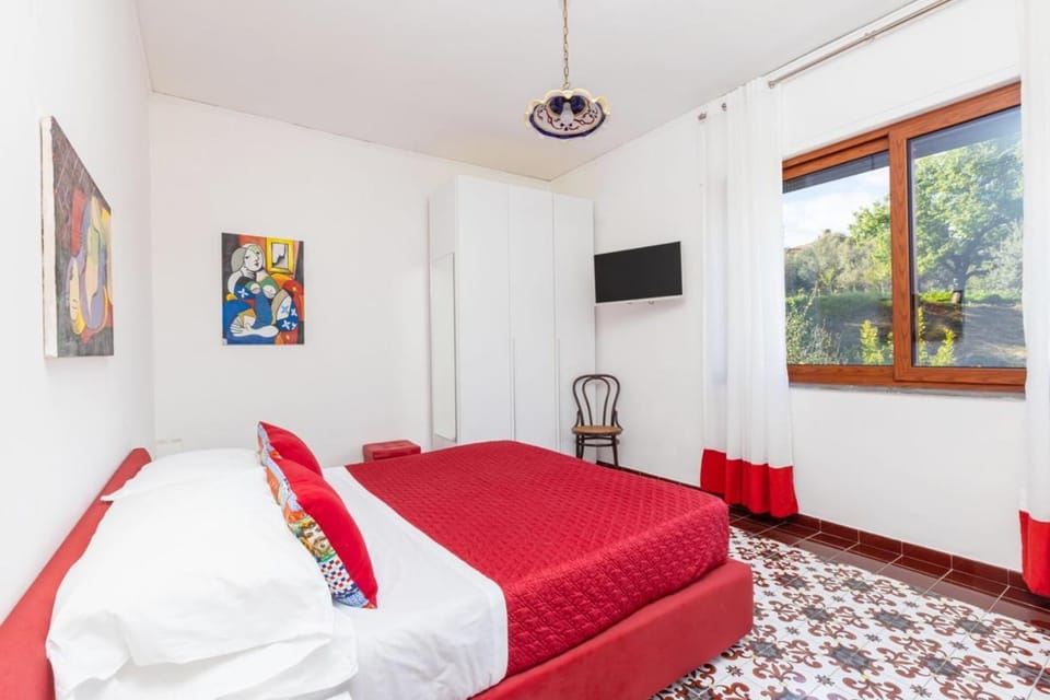 TV and multimedia, Photo of the whole room, Bedroom