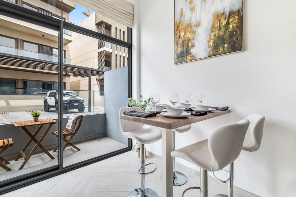Seating area, Dining area