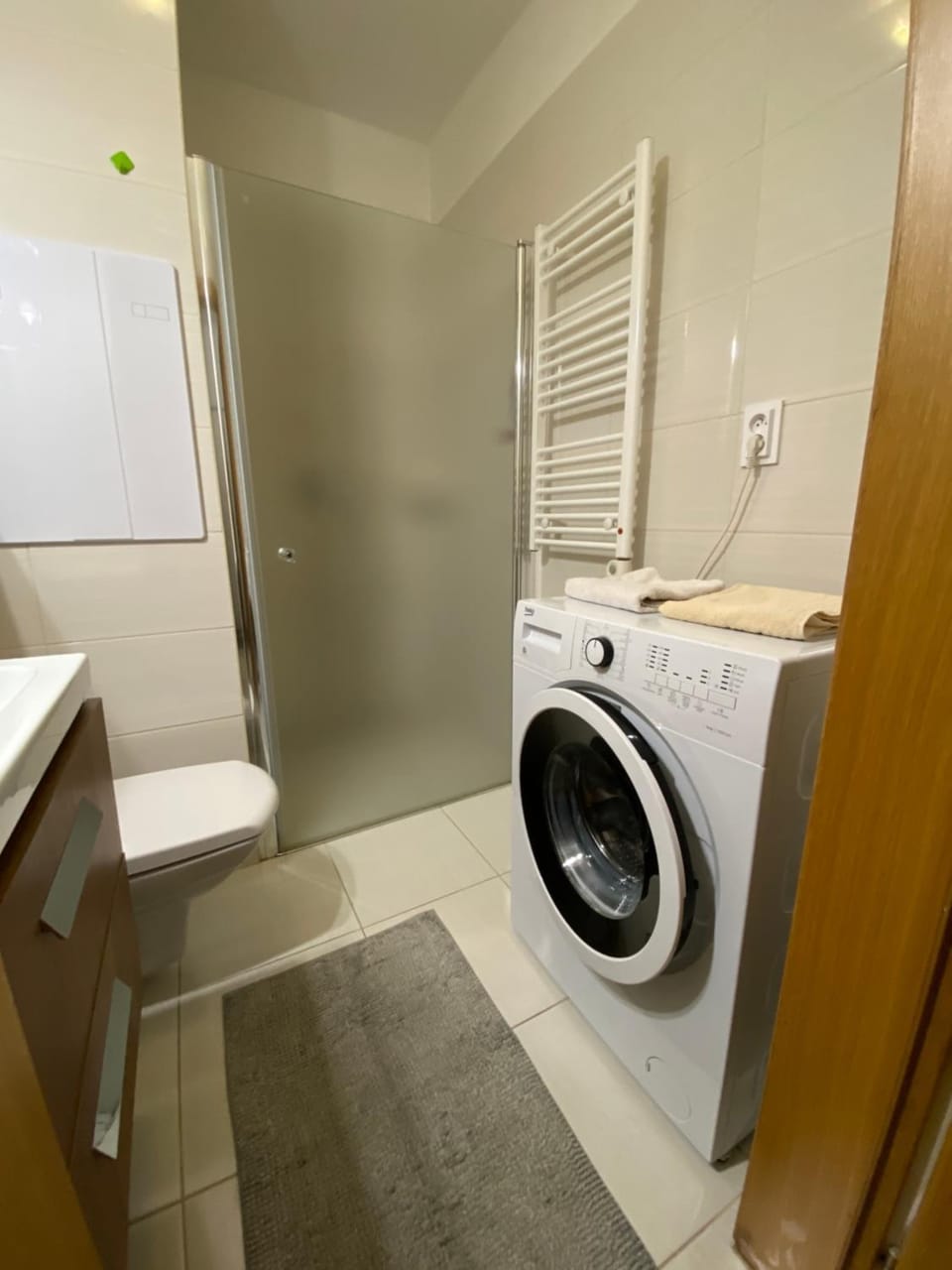 Bathroom, washing machine