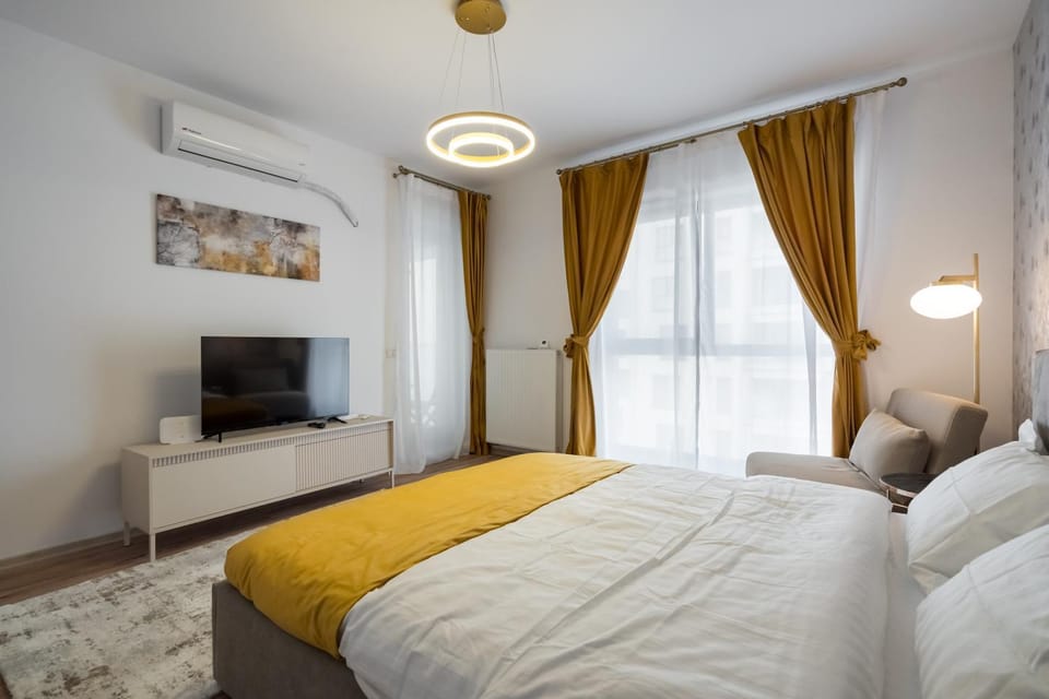 Communal lounge/ TV room, Bed, TV and multimedia, Photo of the whole room, Evening entertainment, Bedroom, air conditioner