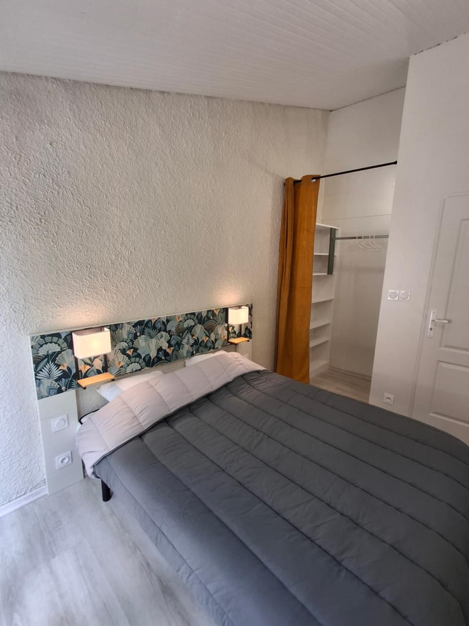 Bed, Photo of the whole room, Bedroom, wardrobe