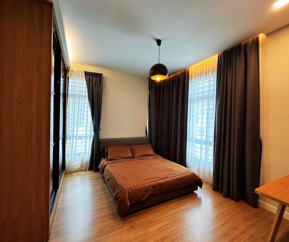 Luxury 5BR stay walk to beach & Night market fun Villa in Batu Ferringhi, Penang, Malaysia