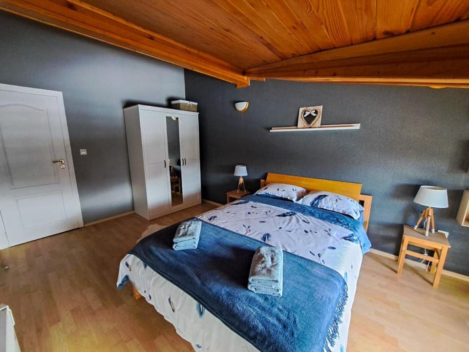 Bed, Bedroom, wardrobe