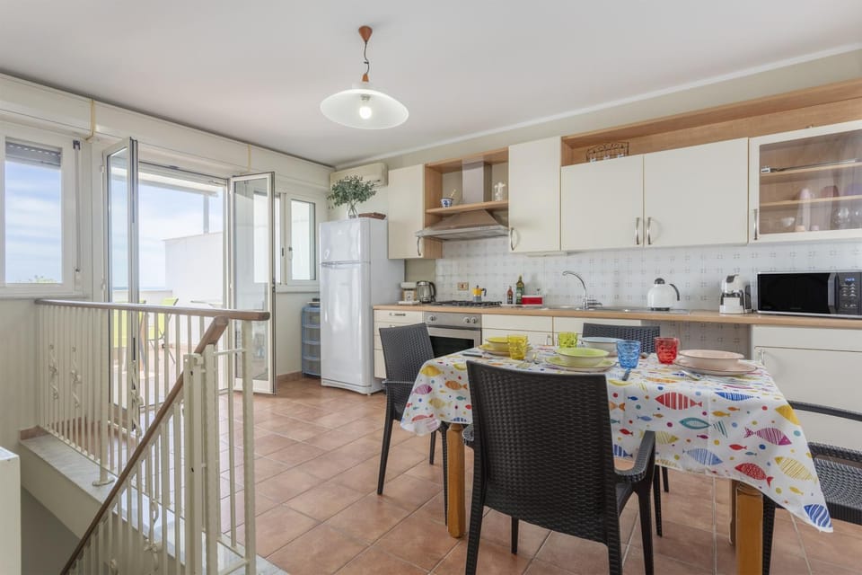 Property building, Kitchen or kitchenette, Living room