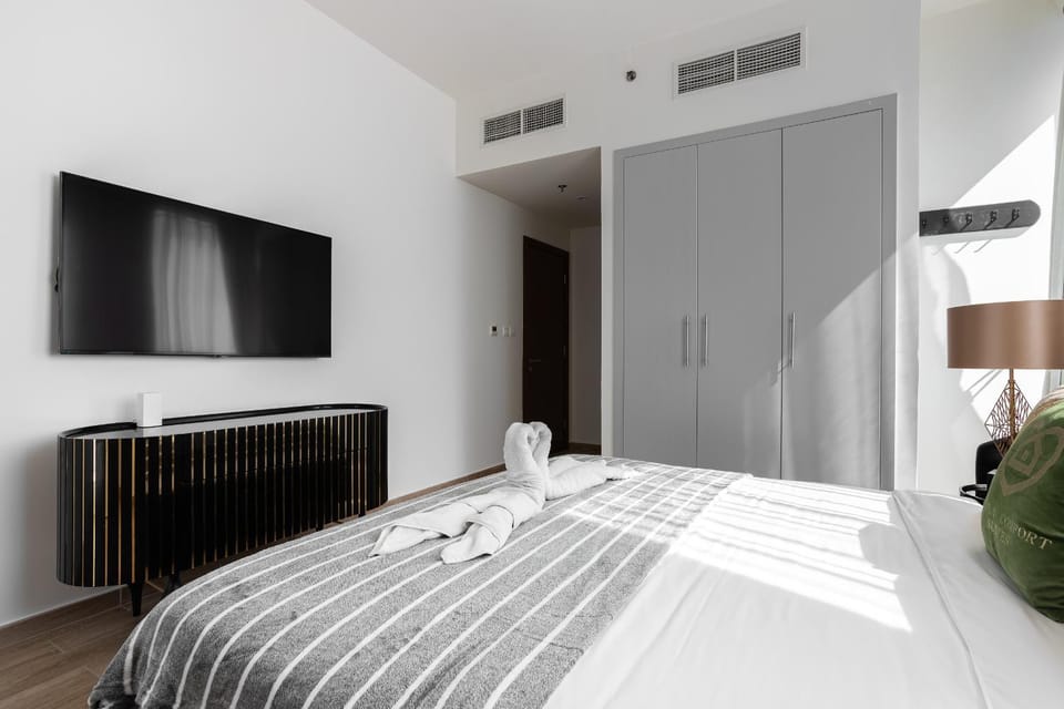 Bed, TV and multimedia, Bedroom, wardrobe