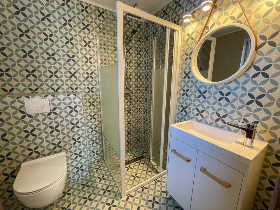Shower, Toilet, Bathroom