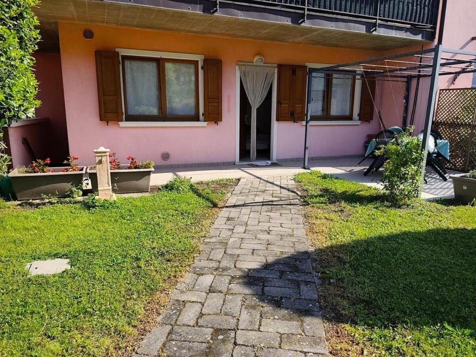 Property building, Spring, Day, Garden, Garden view