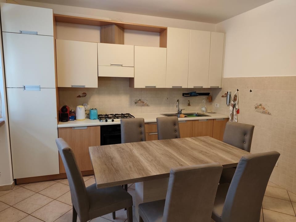 Kitchen or kitchenette, Dining area, oven, pet friendly, stove
