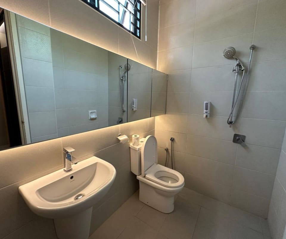 Large Family Villa Beach & Night Market Steps Away 20 Pax Villa in Batu Ferringhi, Penang, Malaysia