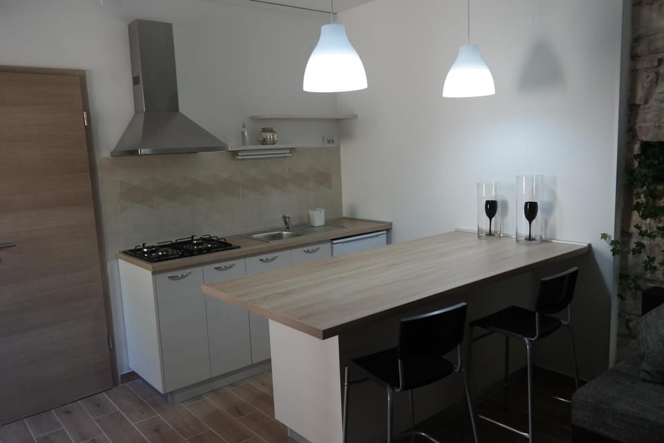 Coffee/tea facilities, Kitchen or kitchenette, Dining area