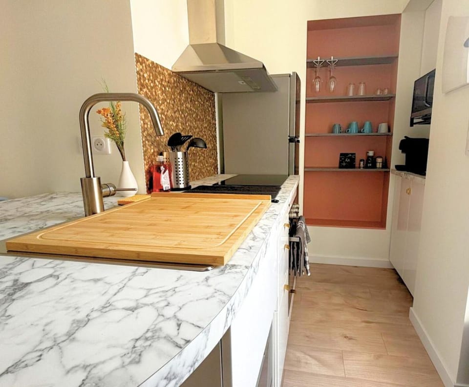 T2 haut de gamme, hyper centre, très calme, balcon, stationnements proches Apartment in Jura