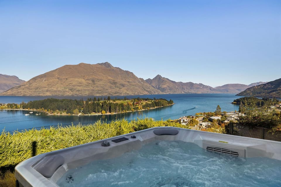 Hot Tub, View (from property/room), Lake view, Mountain view