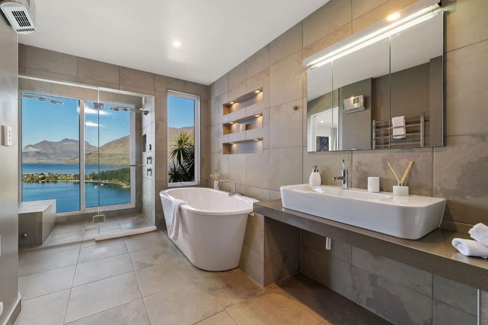 Bathroom, View (from property/room), Lake view, Mountain view, Bath